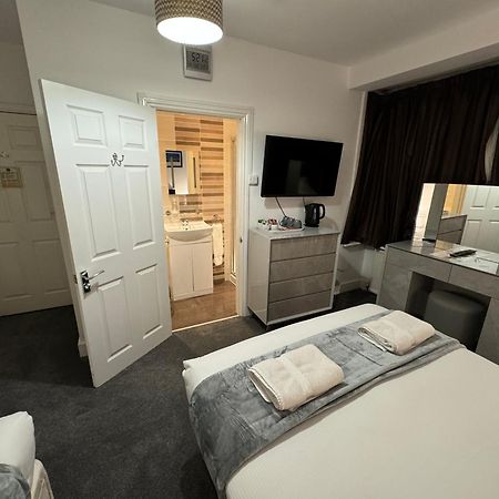 Oakhurst Gatwick B&B Crawley  Zewnętrze zdjęcie