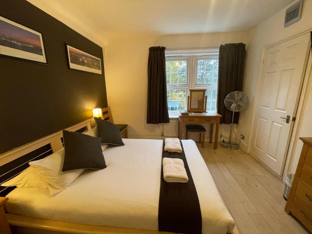 Oakhurst Gatwick B&B Crawley  Zewnętrze zdjęcie