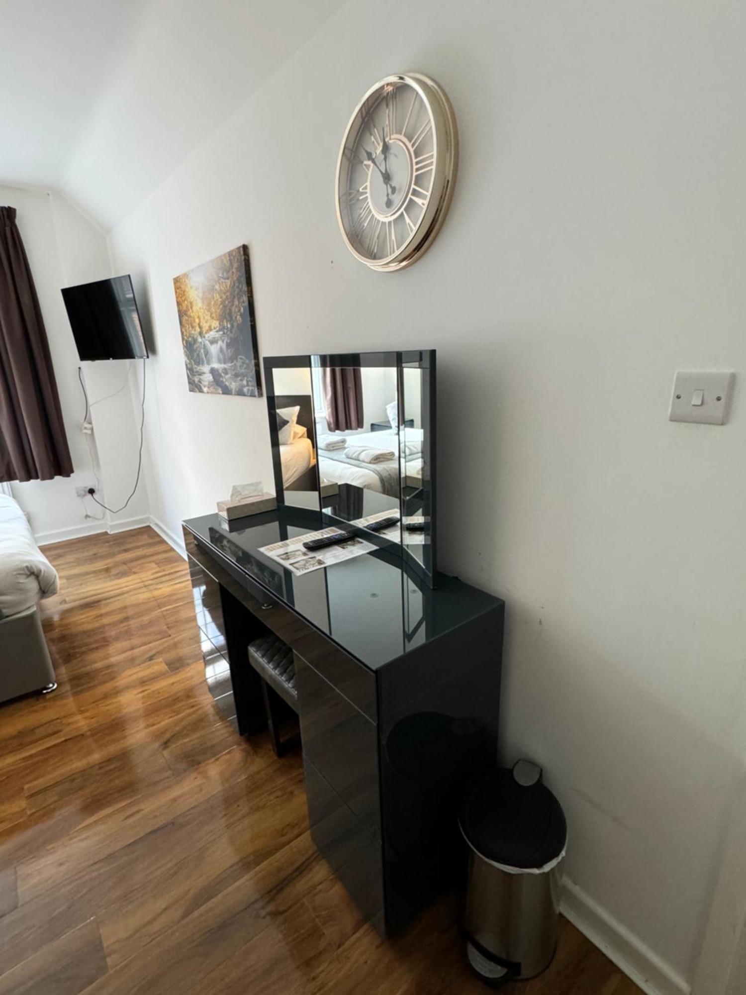 Oakhurst Gatwick B&B Crawley  Zewnętrze zdjęcie